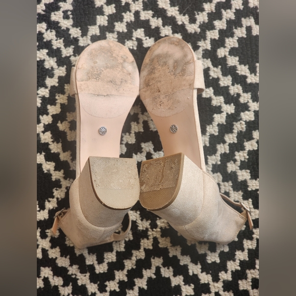 Beige ankle strap suede sandals - Picture 6 of 9